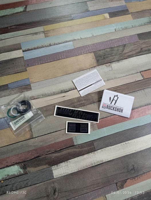 Service kit  rockshox ( pentru shock)