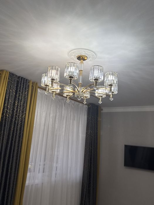 Продоется  подвесная люстра в стиле неоклассика.