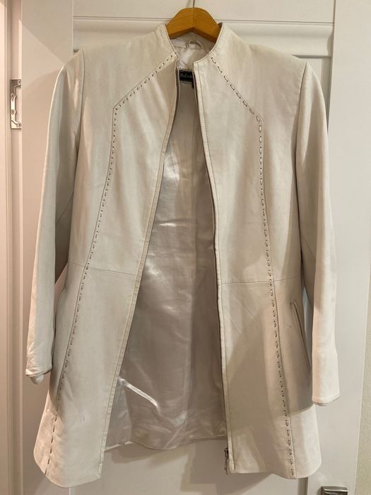 Плащ кожаный белый
