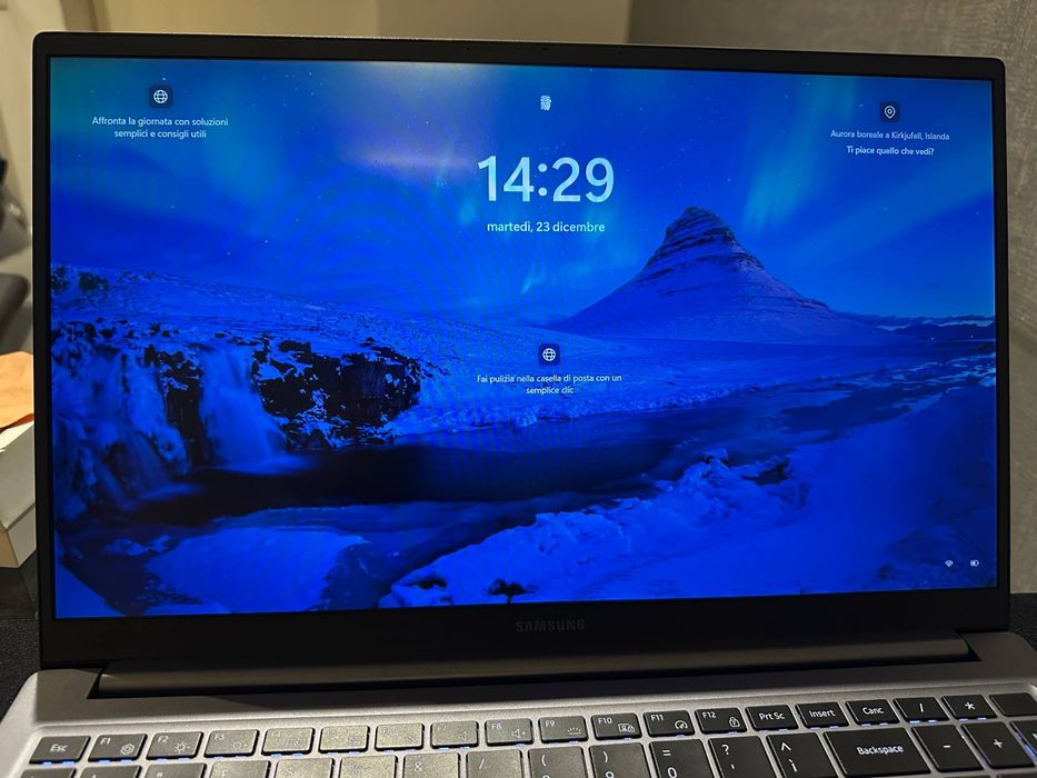 Samsung Galaxy Book 4 512GB 16 RAM Intel Core 5 Windows 11 Gray