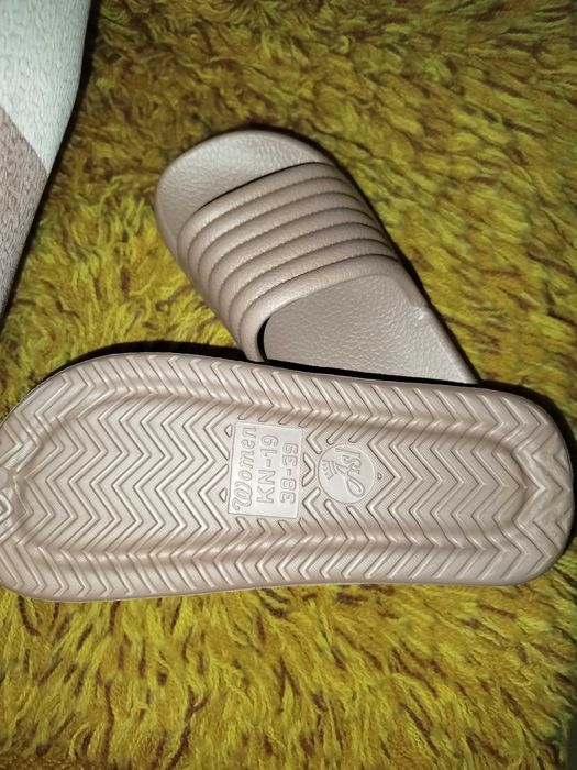 Шлепанцы новые, цвет шоколад