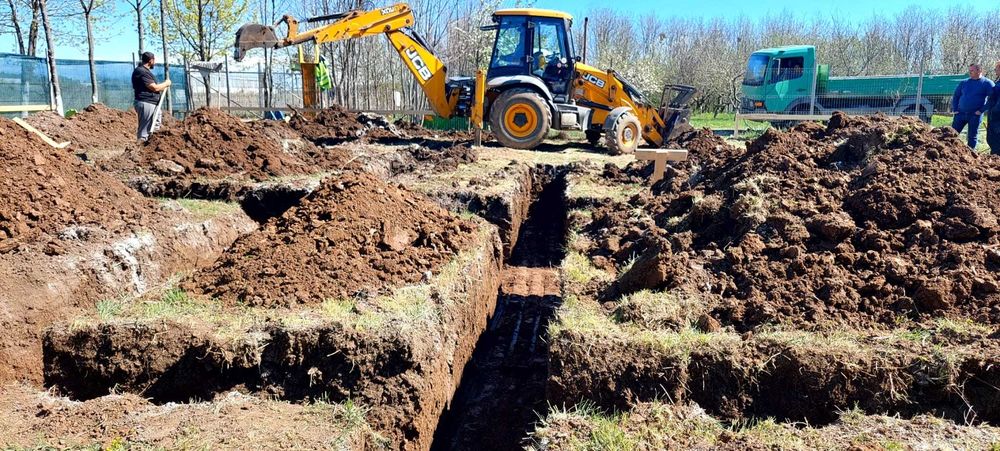 servicii buldoexcavator excavatii defrisari demolari