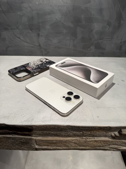КАТО ЧИСТО НОВ Iphone 15 Pro White + подарък