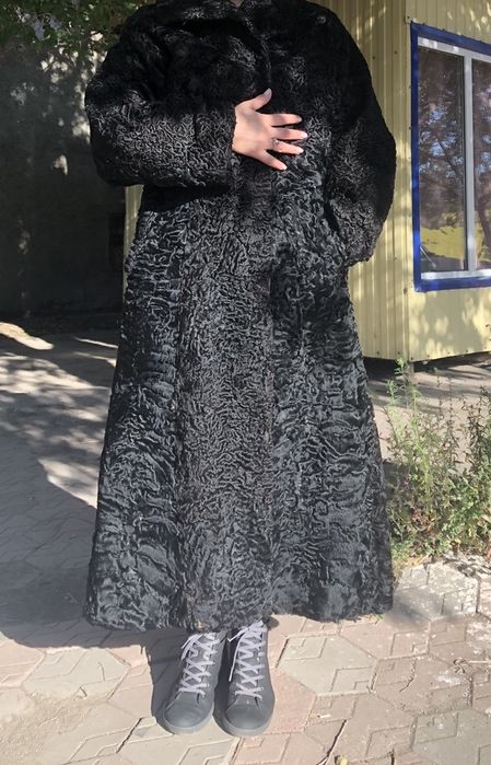 Продам каракулевую шубу