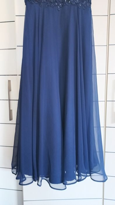 Официална рокля.