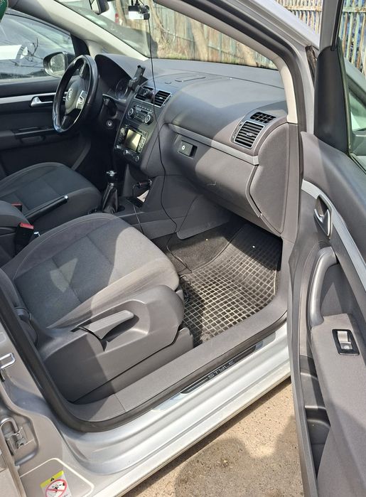 VOLKSWAGEN Touran 2013 — imagine 4