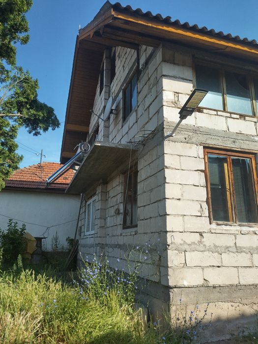 Vand sau schimb casa cu apartament în Hunedoara sau Deva