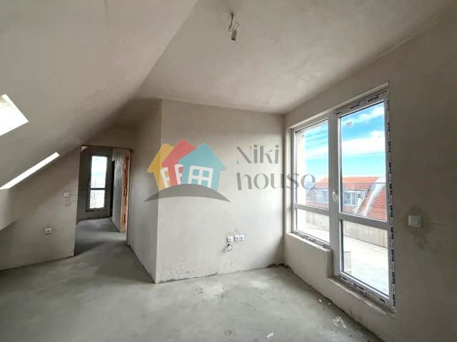 Продава се Четиристаен апартамент в Варна, Аспарухово - 187 кв.м за 1027 €/кв.м - Снимка #4