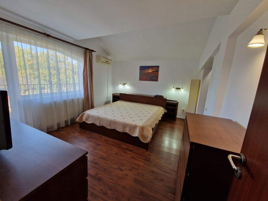 Jumatate DUPLEX | Calea Giulești , Sector 6 | 169 mp utili | 200 mp teren | Curte proprie | 2 locuri de parcare | Direct proprietar | Acte în regulă!