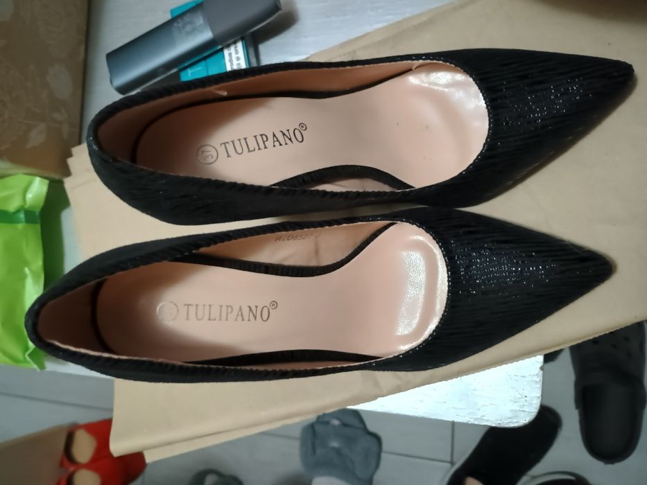 Vand pantofi cu toc negrii