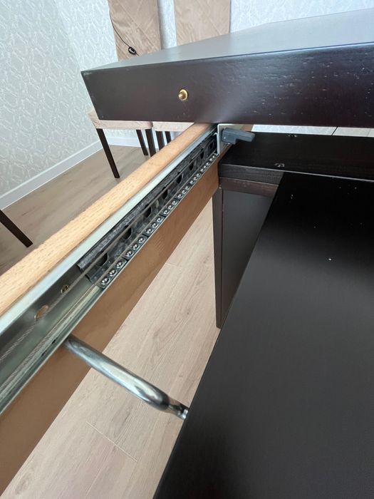 Продам стол и 6 стульев б/у