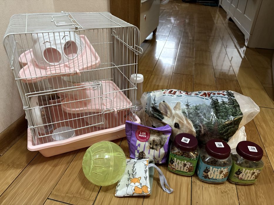 Клетка для хомяка с акксессуарами, едой, опилками