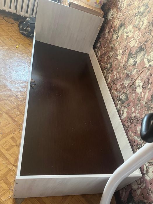 Продаю кровать с матрасом