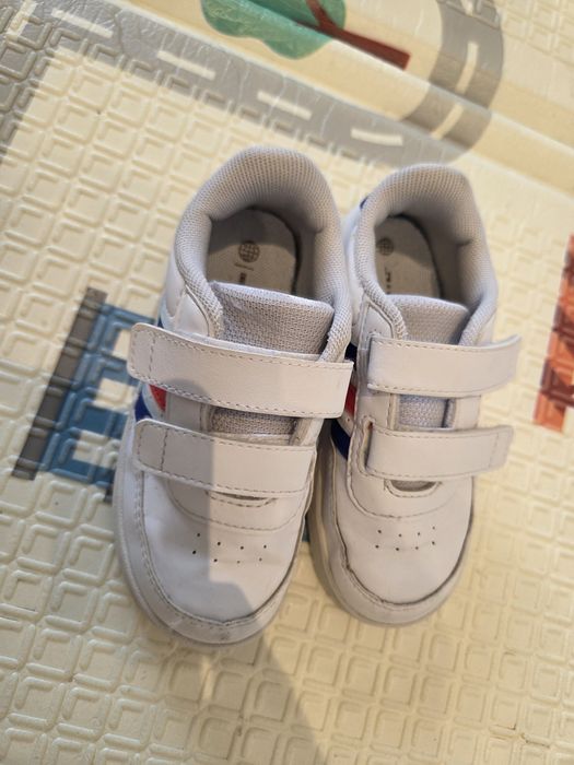 Маратонки Adidas за момче номер 26