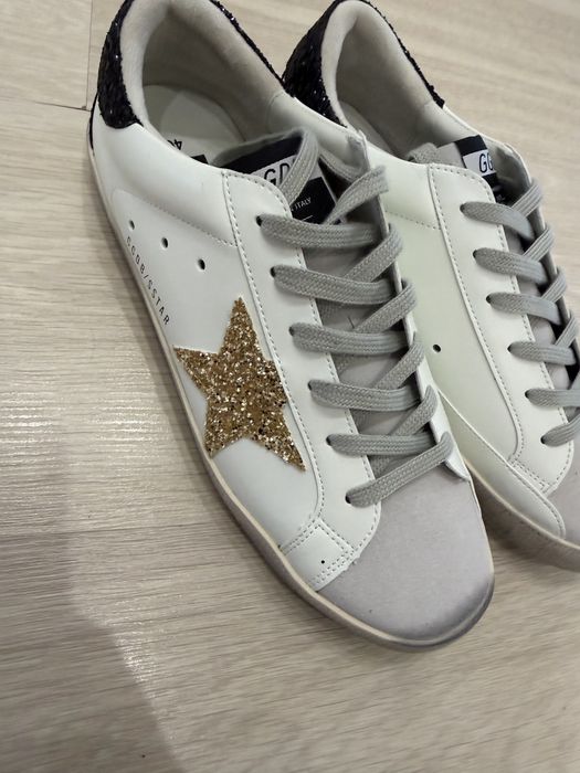 Женские кроссовки