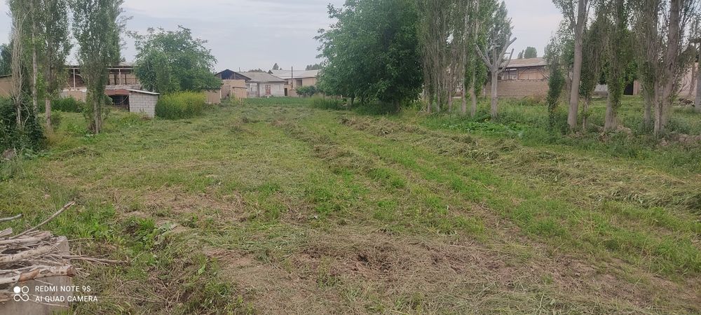 12 sotix yer sotiladi