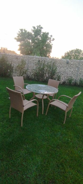 Masa 1,05 rotunda și 4 scaune ratan