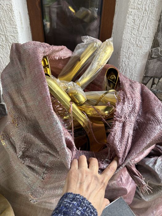Продам вешалки золотые