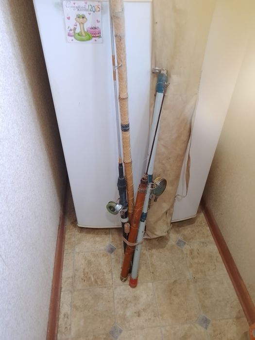 Удочки, спиннинг, сети и другие принадлежности для рыбалки