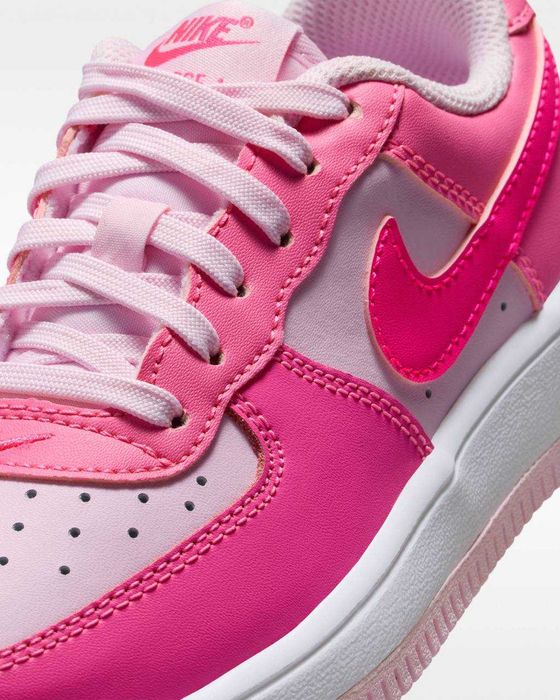Внос от САЩ: /Дамски маратонки Nike Force 1 Low LV8 (GS) Размер: 35.5 (Единствен чифт / US 3.5Y / UK 3 / 22 cm)