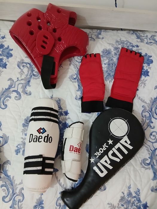 Все по 100000 Протекторы, кимоно и амуниция для таэквондо