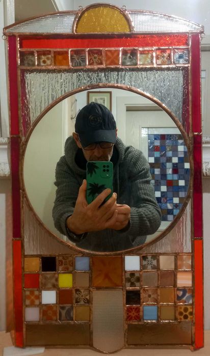 Огледало - Витраж в червено, жълто и бяло