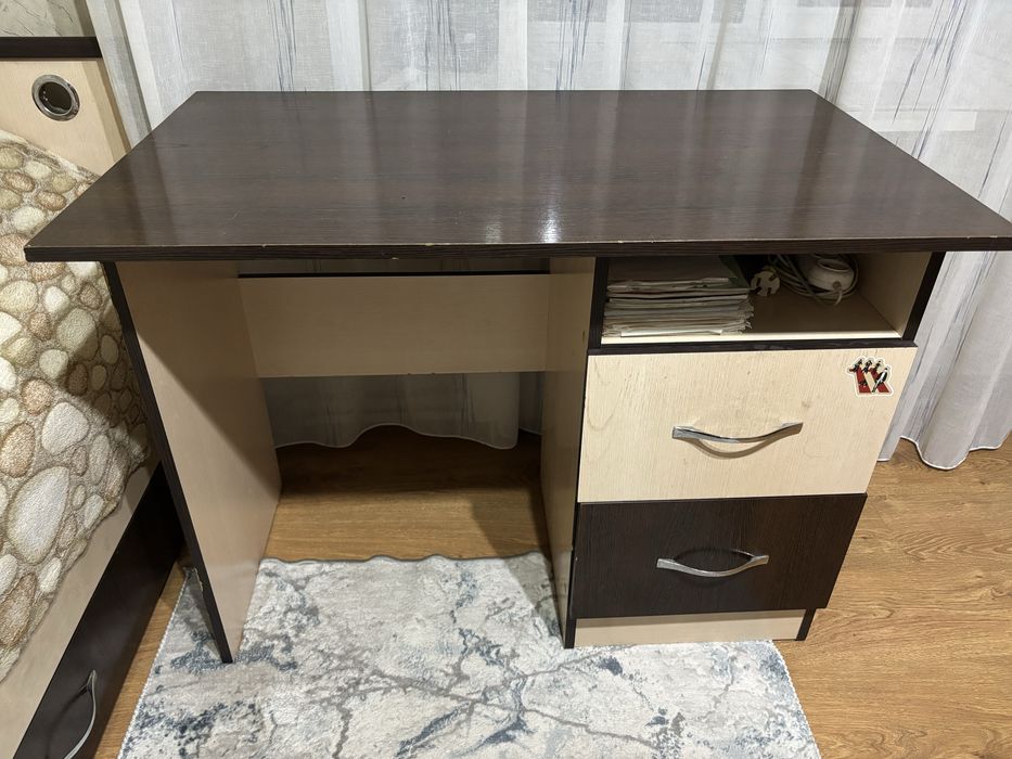 Продам письменный стол срочно