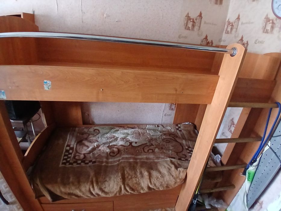 Двухъярусная кровать
