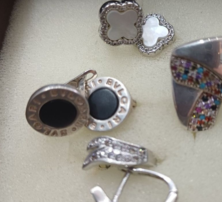 Сребро, естествени камъни, седеф.