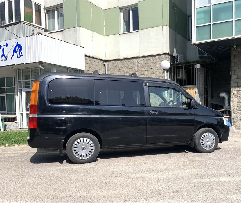 Автомобиль Honda Stepwgn RF3 минивэн на 8 мест