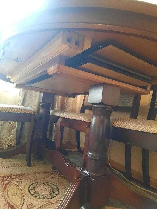 Стол со стульями