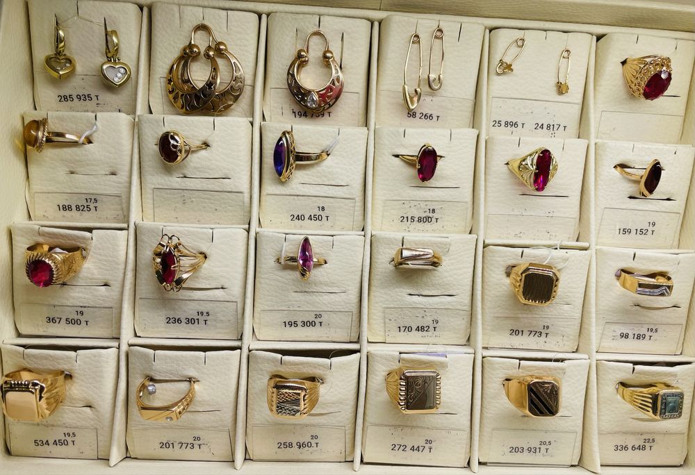 Продам укоашения из золота