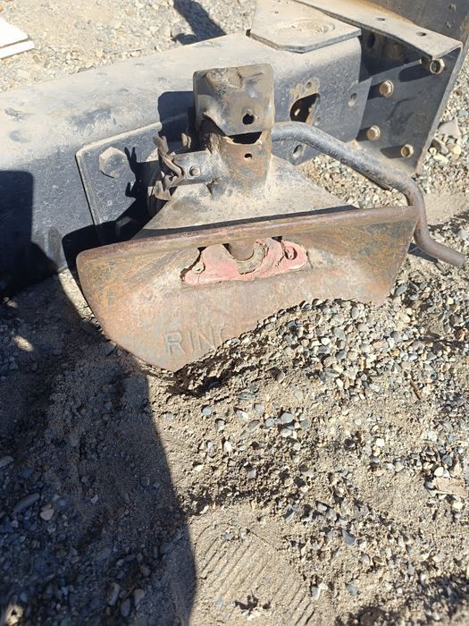 Продам фаркоп состояние нормальное