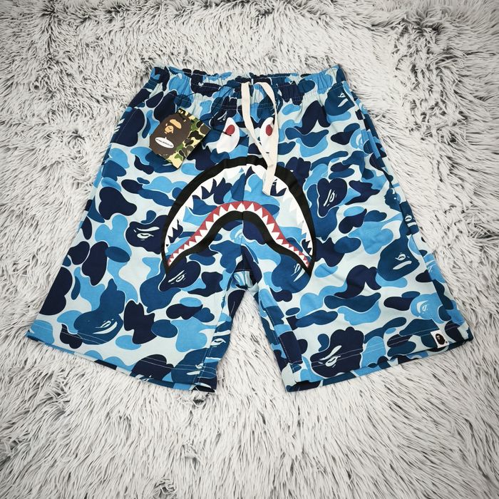 BAPE мъжки къси панталони размер M НОВИ