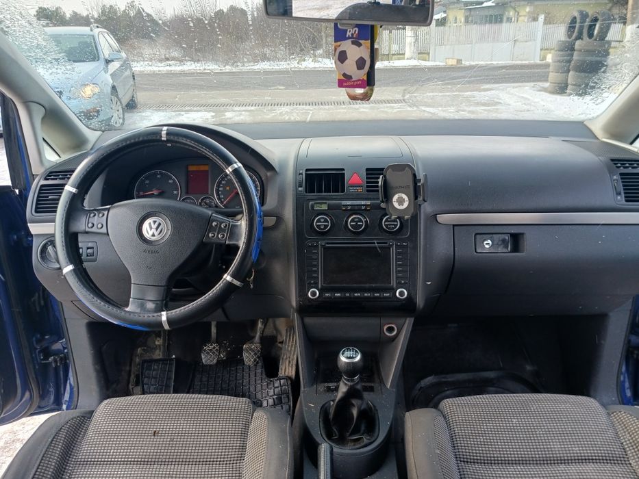 Vând Volkswagen Turan