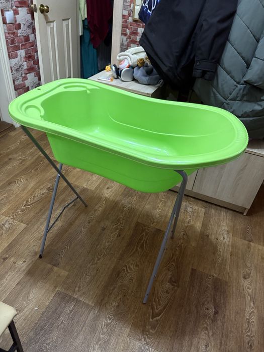 Детчкая ванночка с подставкой