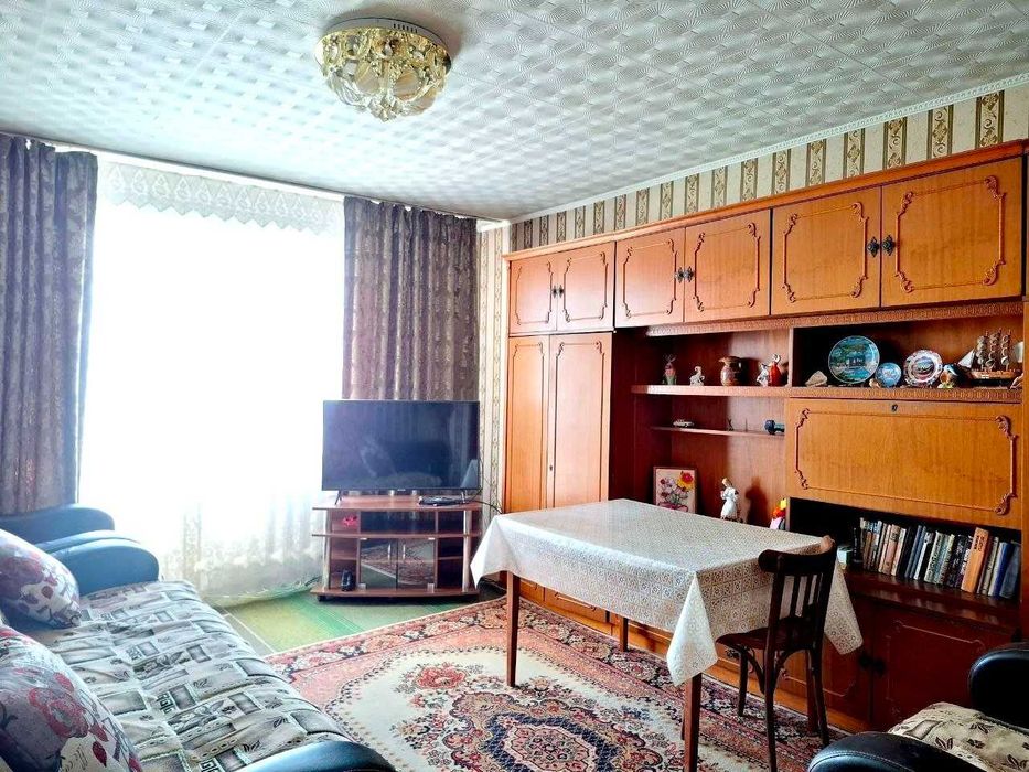 В продаже 4-комнатная квартира.