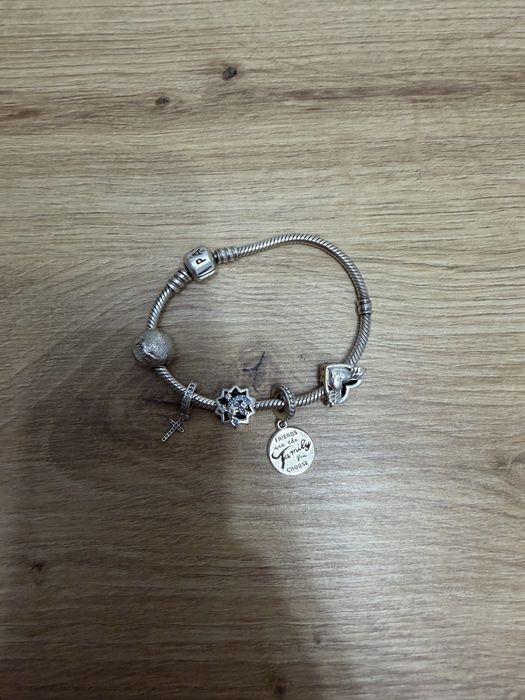 Bratara pandora