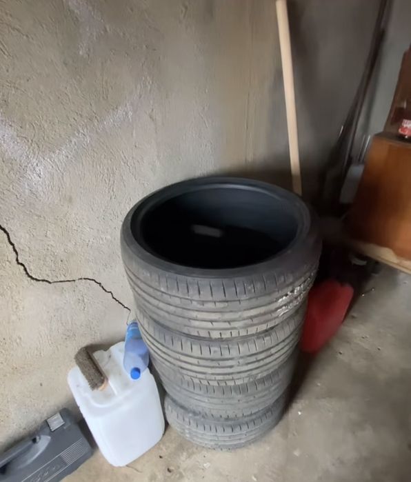 Продам Покрышки шины 215/35/18