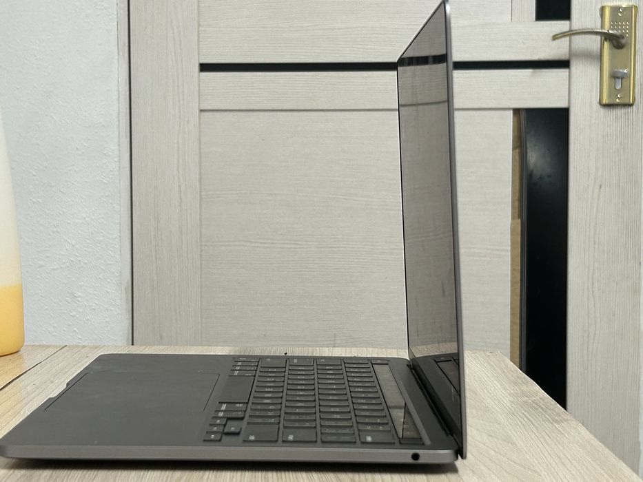 Серебристый Macbook pro m1,Touch bar