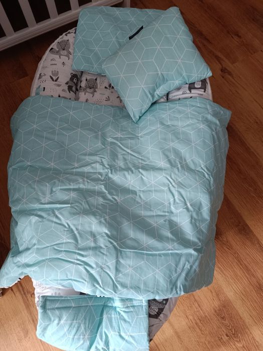 Двулицево голямо бебешко гнездо с удължител,завивка, възглавница