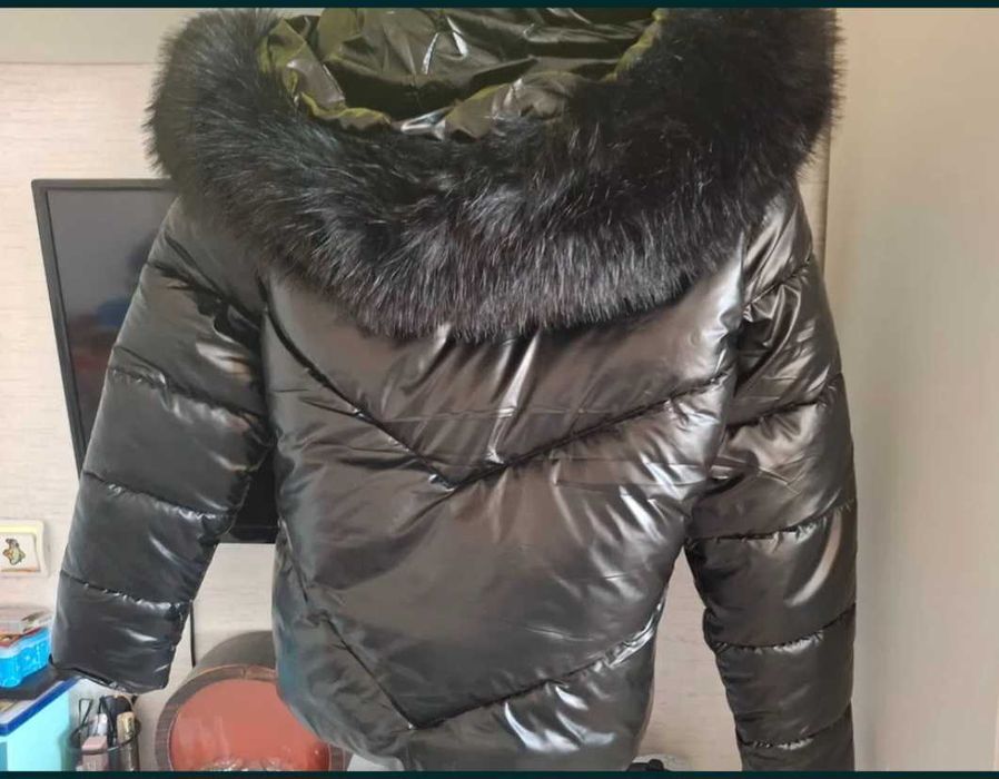 Яке с качулка с Чисто Ново!естествен пух има черен вят такъв размер М