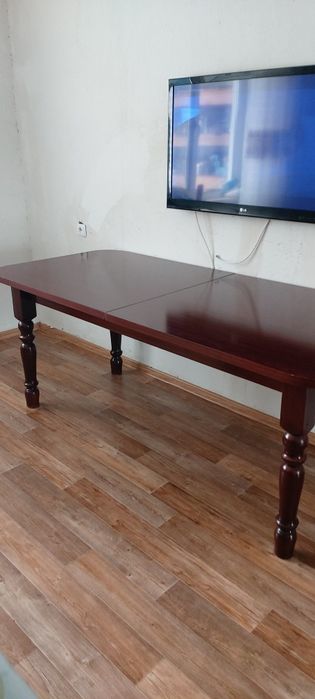 Стол обеденный для гостиной