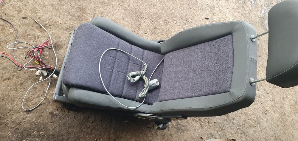 Авто седалка с хидравлика за хора със затруднено движение