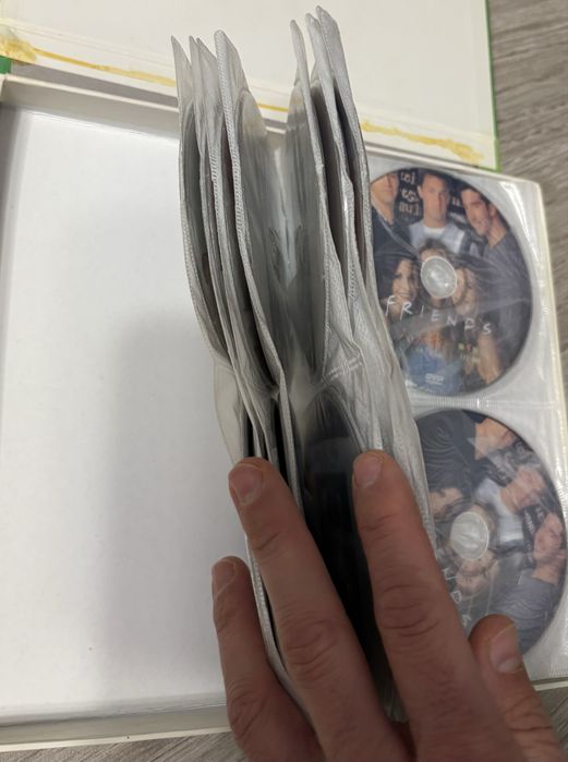 59 DVD-uri cu serialul Friends