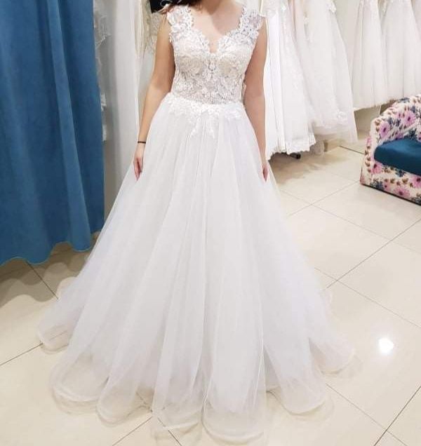 Rochie de mireasa cu corset și 2 cercuri