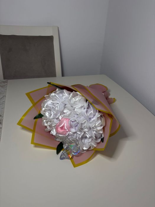 Buchete flori din satin