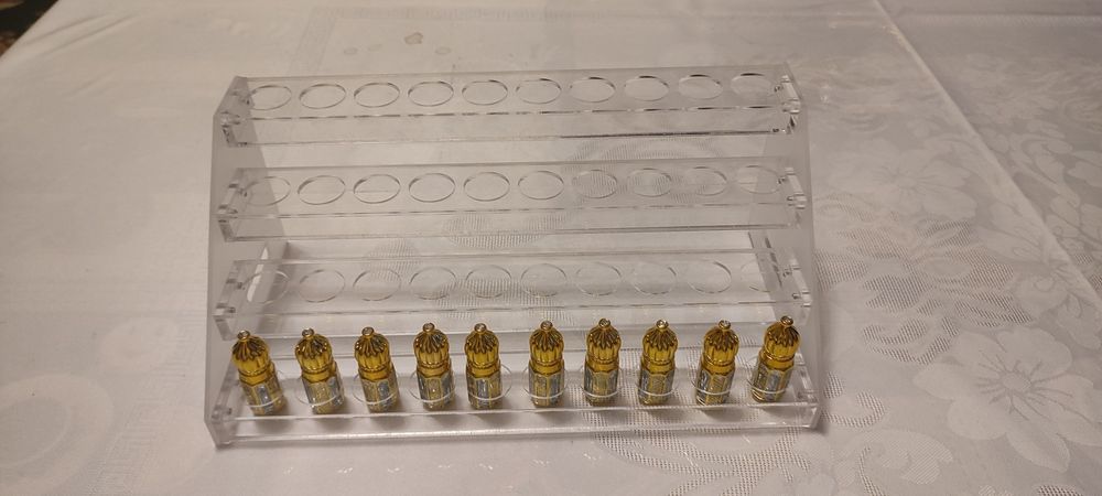 Atr pastafka. Vitrina flakon moyli atr parfumeriya parfume