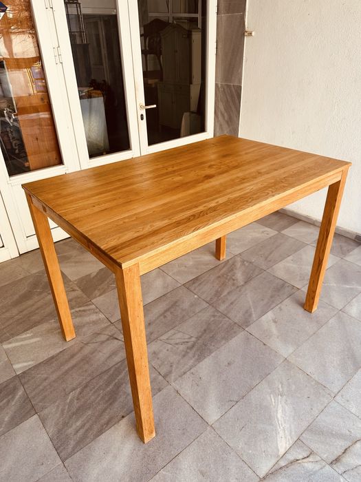 Дизайнерска бар маса от масивен дъб – висока и масивна