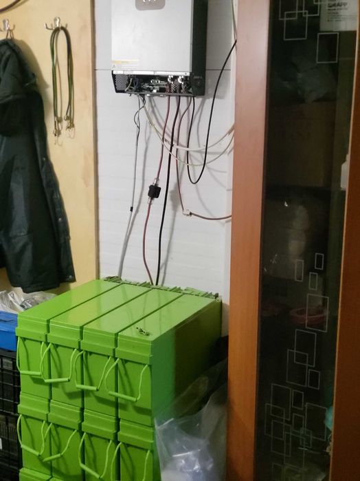 Acumulatori si invertor solar